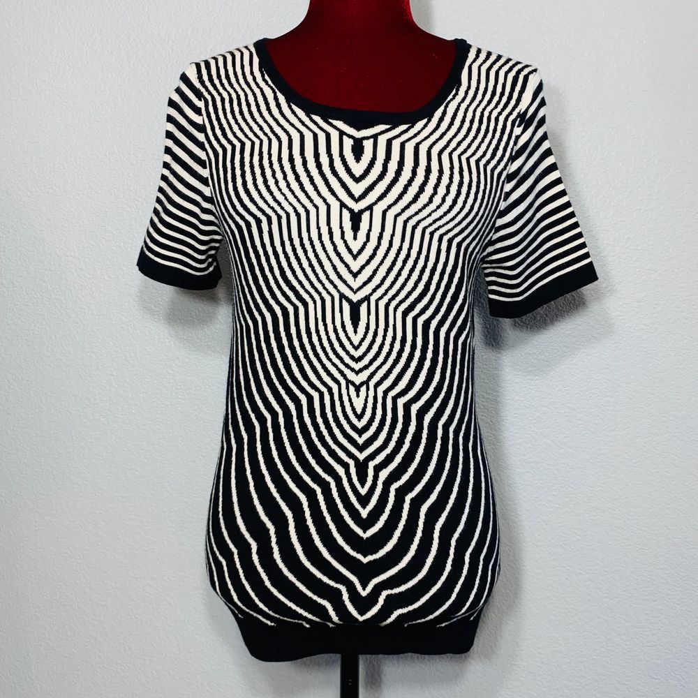 MARC BY MARC JACOBS BLACK AND WHITE TOP
